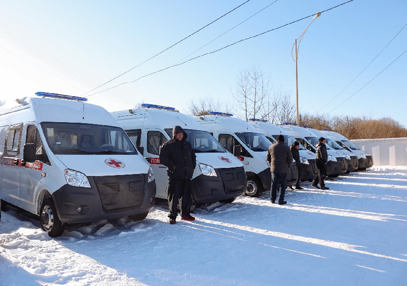 14 новых автомобилей скорой помощи отправились в медучреждения Амурской области - 2x2.su