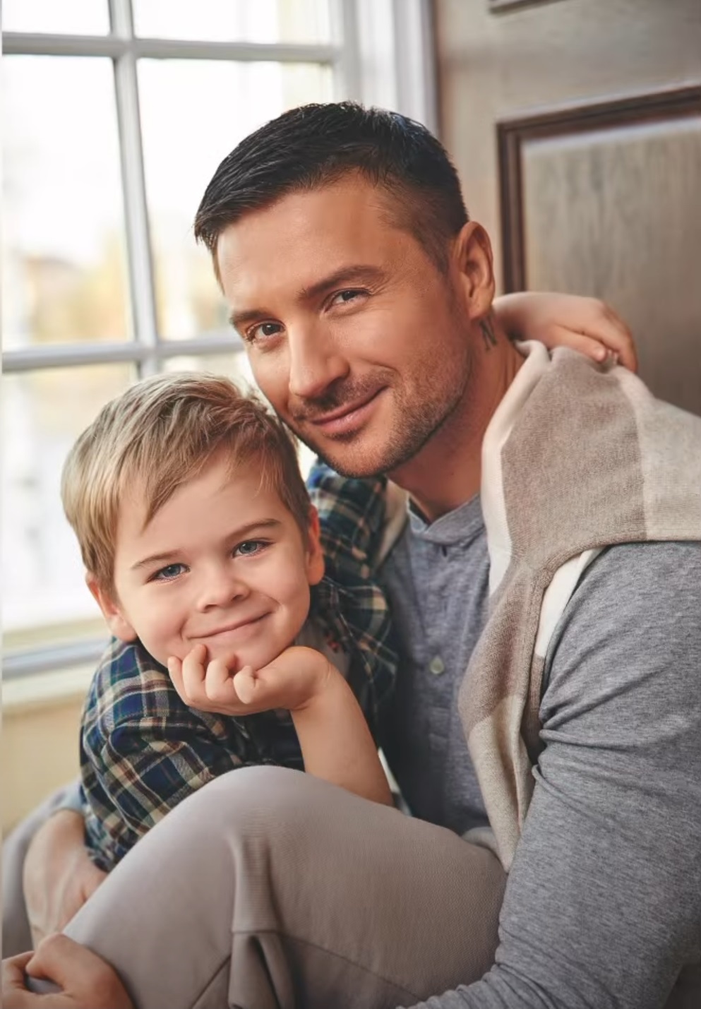 Фото новорождённого сына Сергея Лазарева поразили Сеть - 2x2.su картинка 4