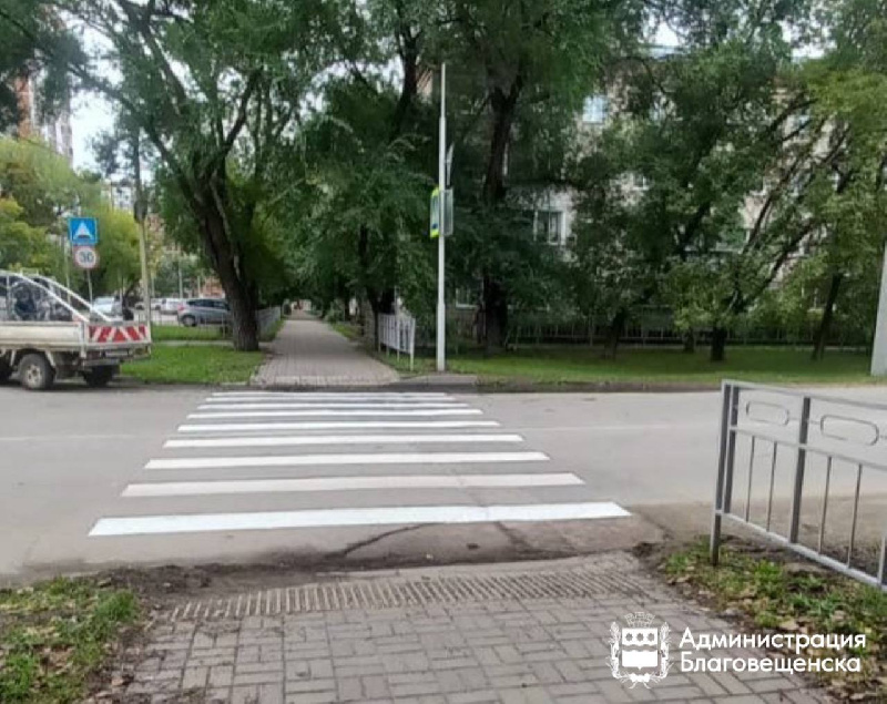 В Благовещенске после жалоб родителей у школы №27 появилась «зебра» - 2x2.su