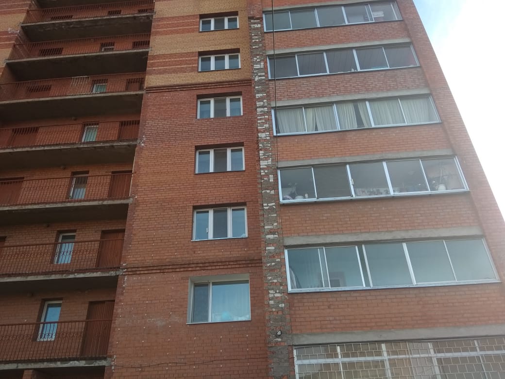 В Благовещенске с проблемного дома на улице Зейской снова начали падать кирпичи - 2x2.su картинка 2