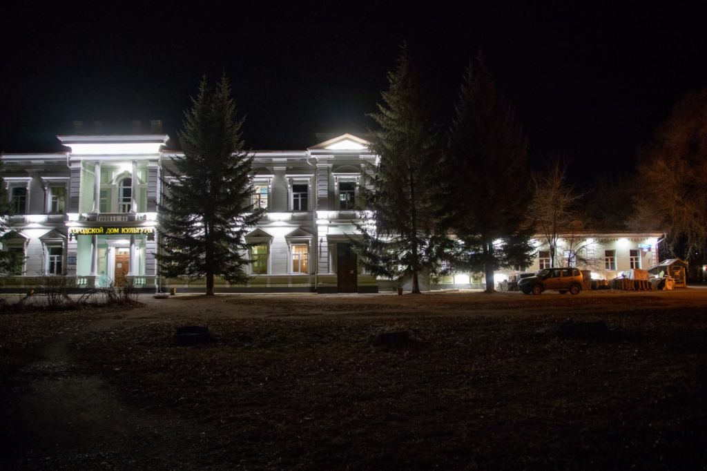 В Благовещенске установили подсветку на историческом здании на улице Ленина - 2x2.su картинка 4