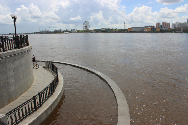 В Благовещенске поднялся уровень Амура, затоплены нижние ярусы набережной  - 2x2.su
