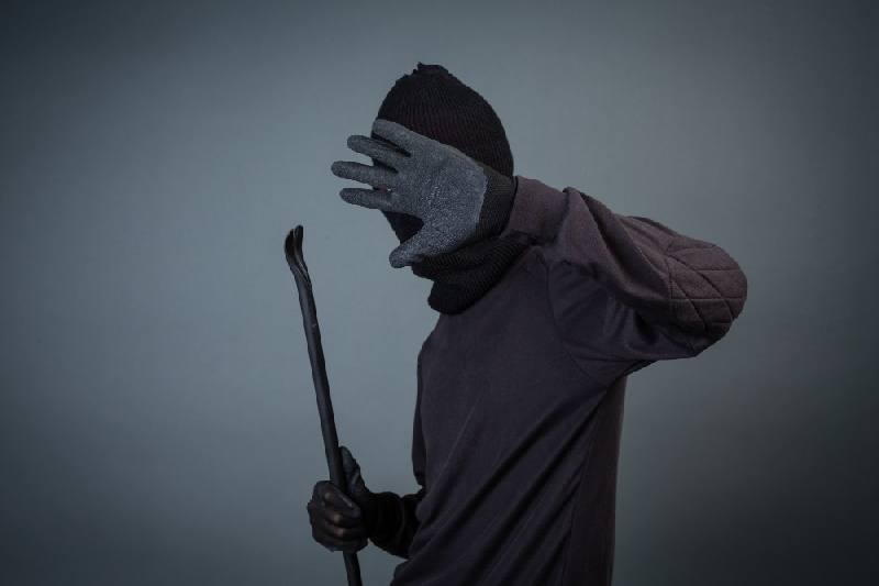 В Тынде осудили гражданина Казахстана, который ограбил в 2020 году магазин - 2x2.su