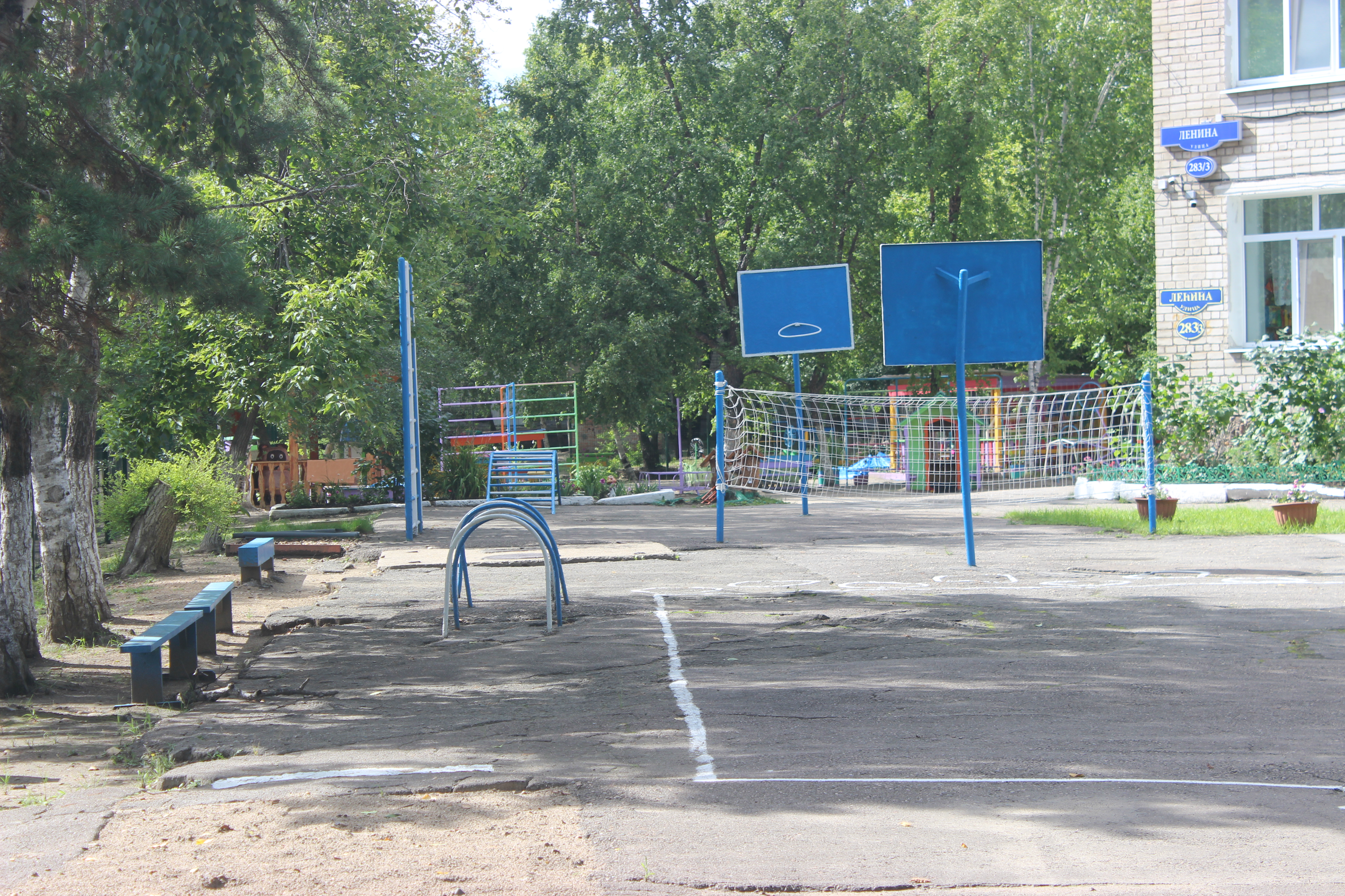 «Дети коленки разбивают»: благовещенцы недовольны состоянием детского сада  - 2x2.su картинка 5