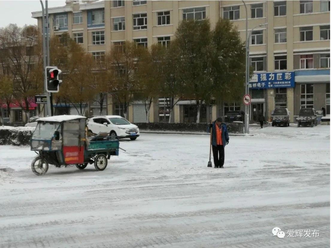 Хэйхэ и Благовещенск вторые сутки чистят от снега - 2x2.su картинка 7