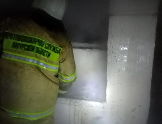 В селе Среднебелом многодетная семья чуть не осталась без жилья из-за пожара - 2x2.su