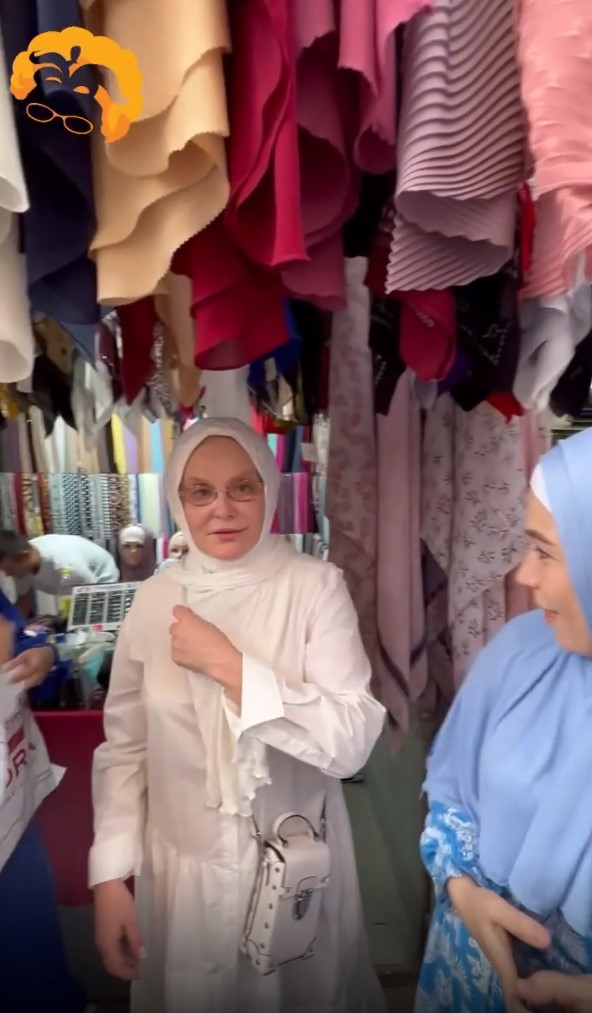 Елена Малышева рассказала о своём пребывании за границей и об отношении к русским  - 2x2.su картинка 5