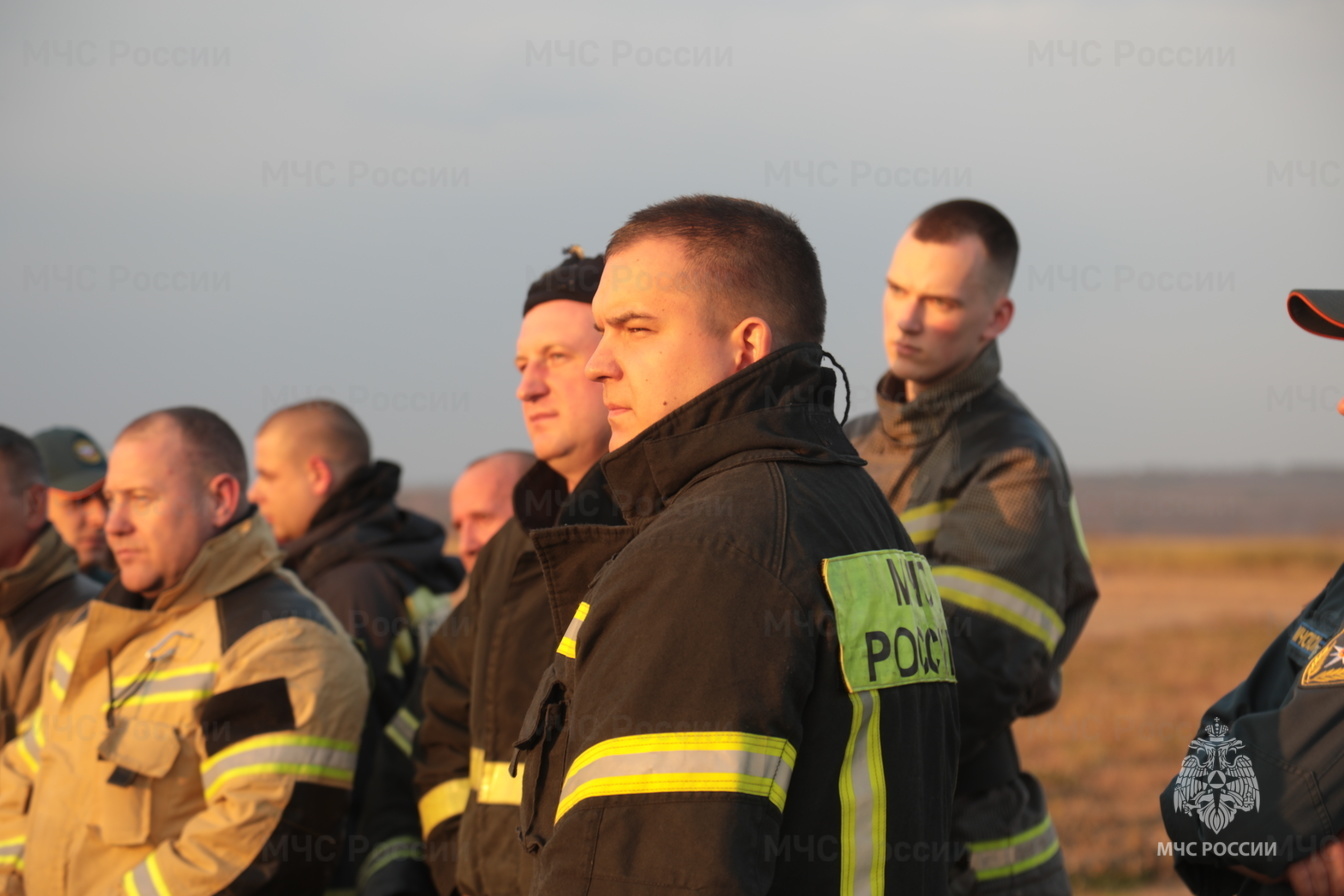 В Благовещенском аэропорту провели учения и потушили самолет - 2x2.su картинка 9