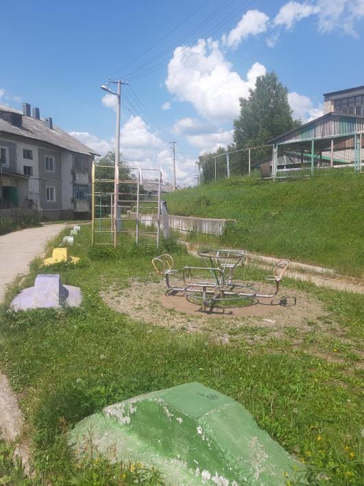 Жители села в  Селемджинском районе возмущены состоянием детской площадки - 2x2.su картинка 6