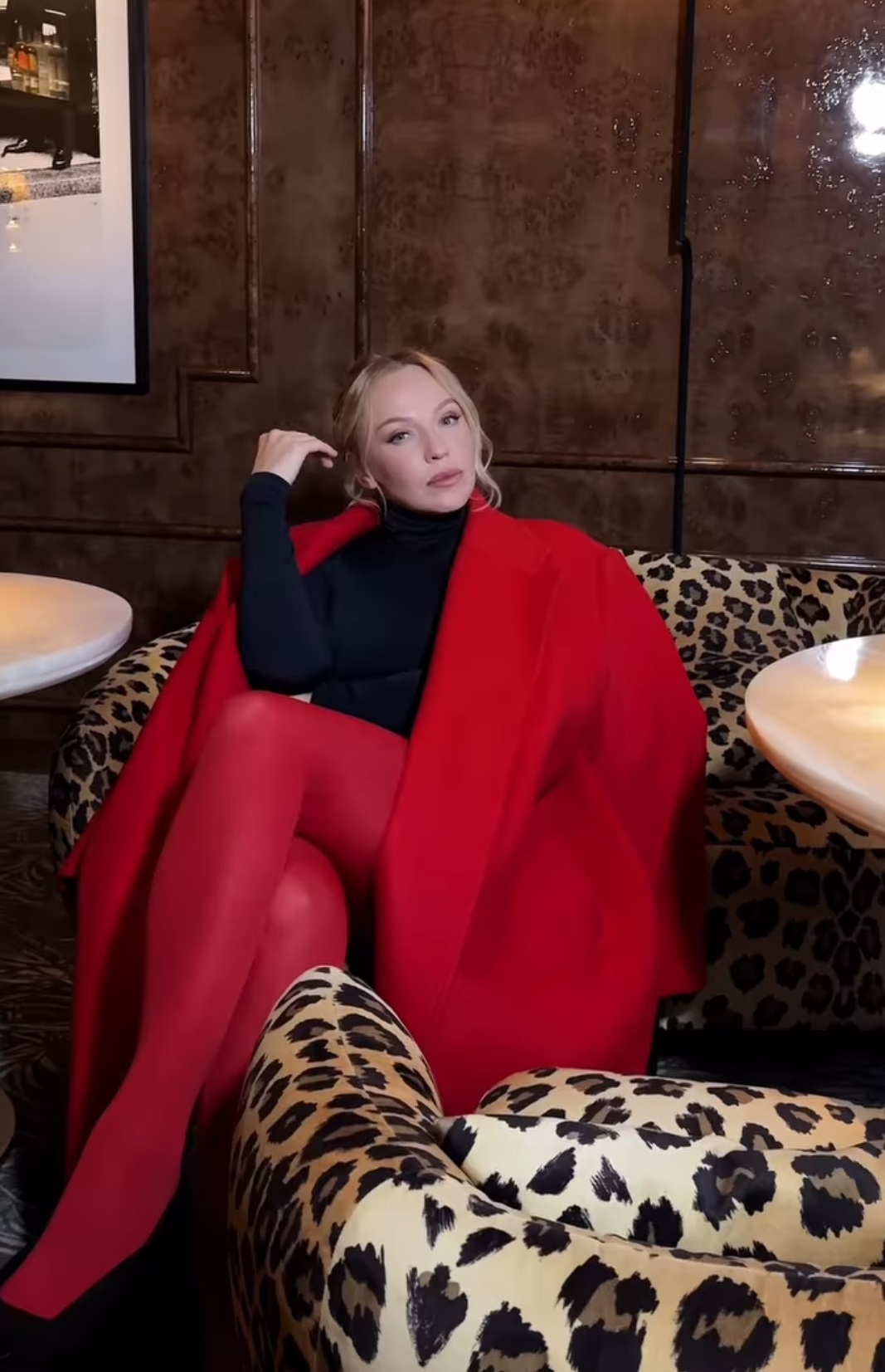 «Наедине с собой»: Альбина Джанабаева заговорила об одиночестве на фоне слухов о разводе - 2x2.su картинка 3