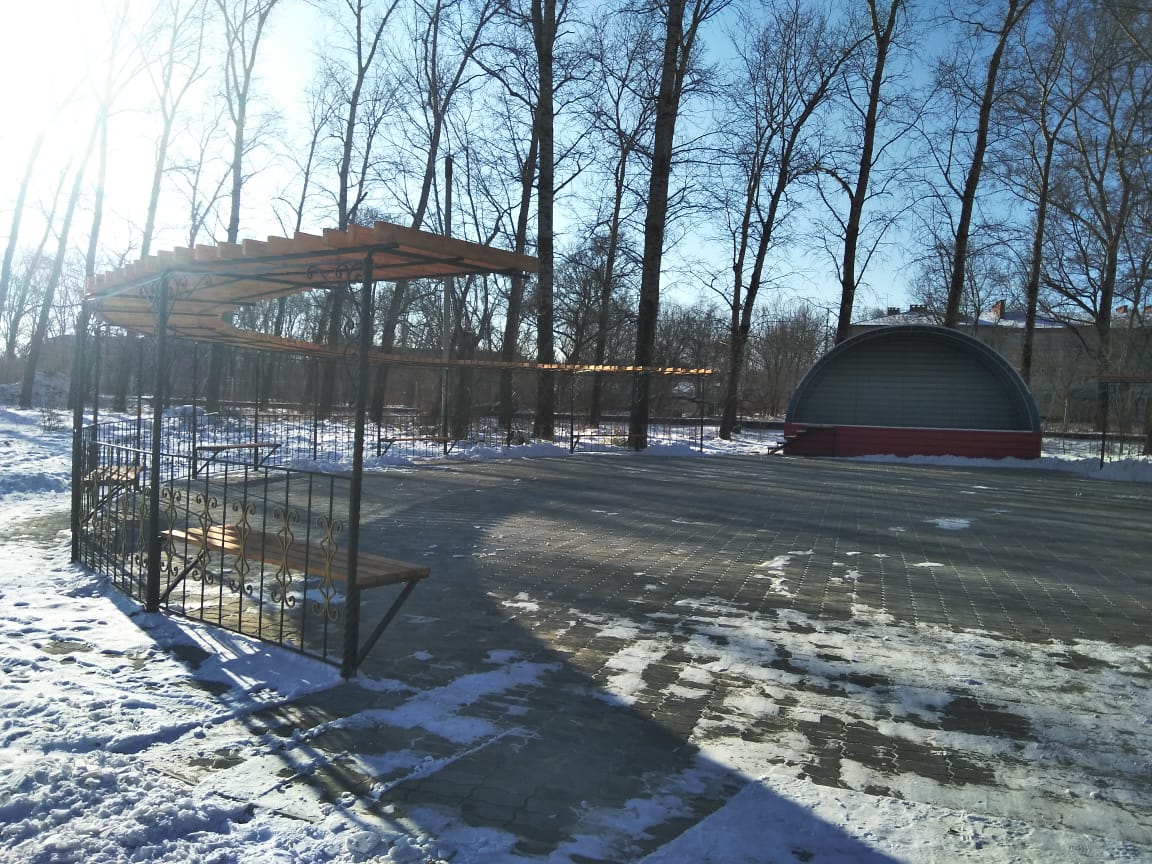 Беседка и туалет: в Райчихинске преобразился городской парк - 2x2.su картинка 4