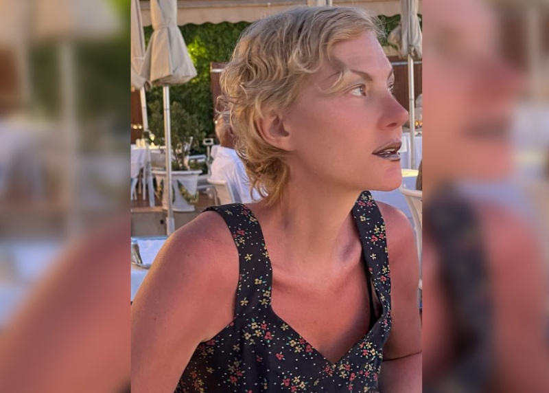 Рената Литвинова показала своё фото в журнале 30-летней давности, поклонники удивились сходству с дочерью - 2x2.su