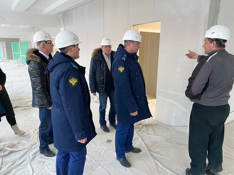 В Зее капремонт в школе со сметой в 130 млн рублей проходит с нарушениями - 2x2.su картинка 3