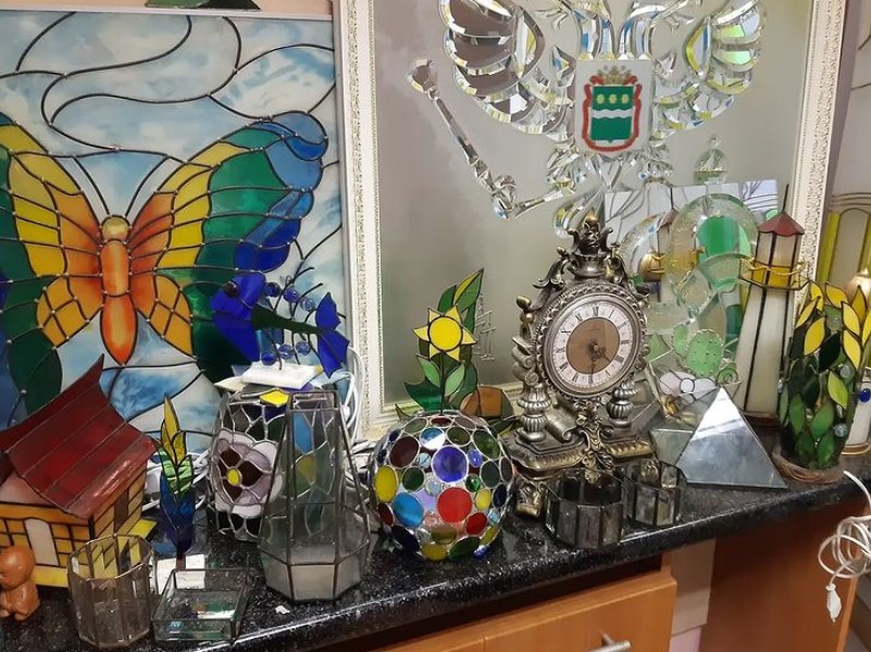 «Не каждому дано»: амурчанин мечтал о генетике, а стал популярным витражным мастером - 2x2.su картинка 3