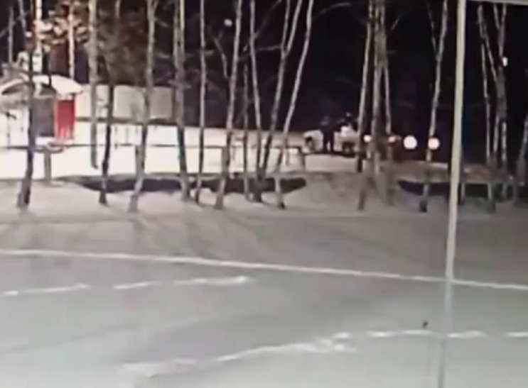 В Возжаевке вандал взорвал петарду в урне на школьной остановке - 2x2.su