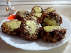 Готовим рыбные зразы с крабовыми палочками - 2x2.su