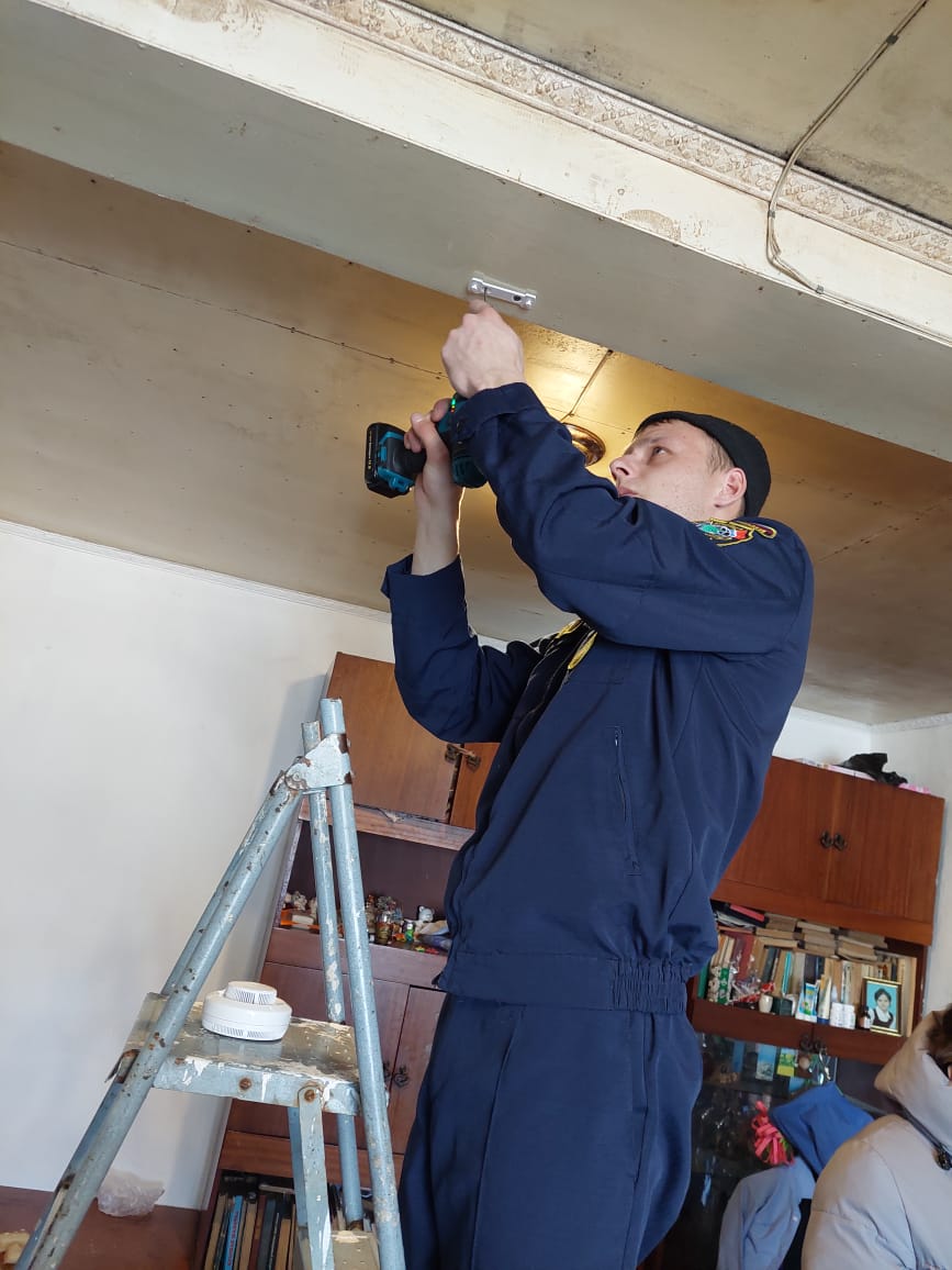 В домах амурчан бесплатно установили около 3000 пожарных извещателей - 2x2.su картинка 5