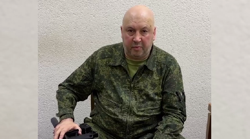 СМИ назвали Суровикина претендентом на место задержанного Тимура Иванова