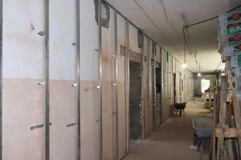 В Тамбовском округе продолжают капитально ремонтировать здание больницы
