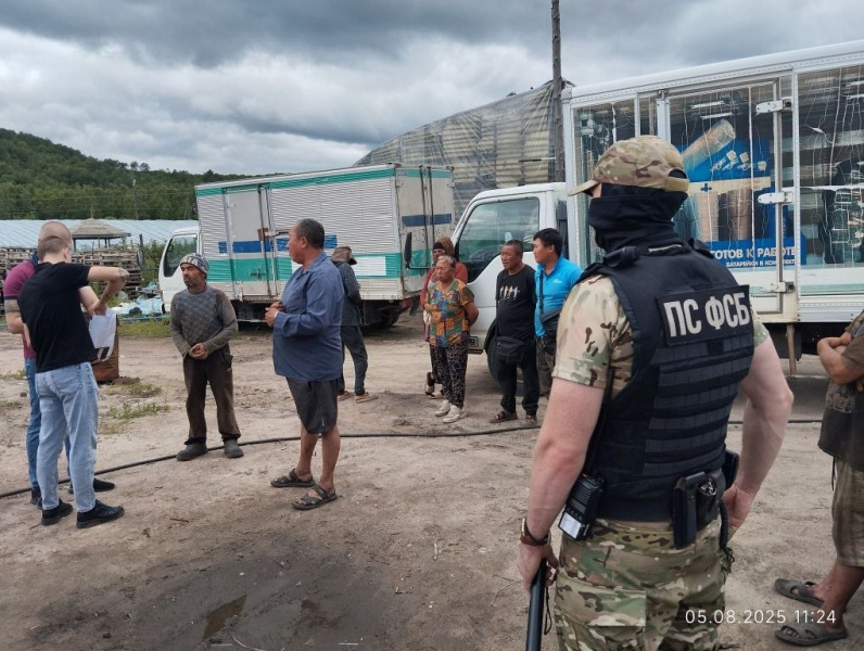 В Новопетровке проверили мигрантов, которые работают на полях - 2x2.su