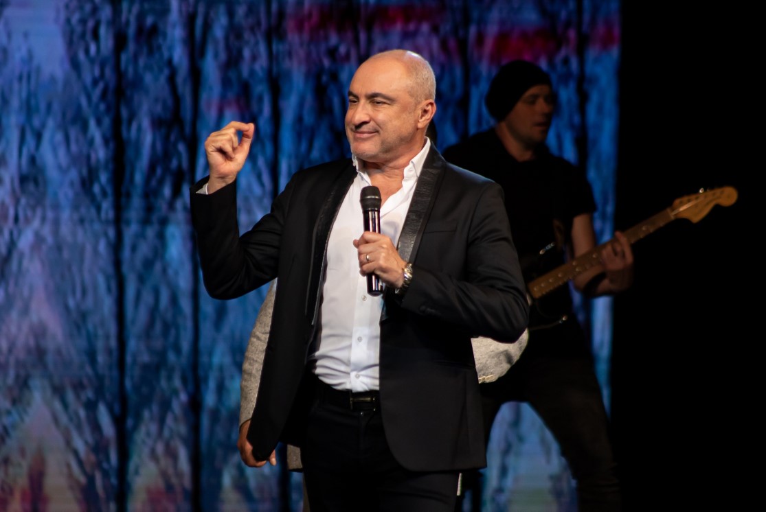 «Зал взорвался!»: перед жителями Благовещенска выступил хор Турецкого  - 2x2.su картинка 3