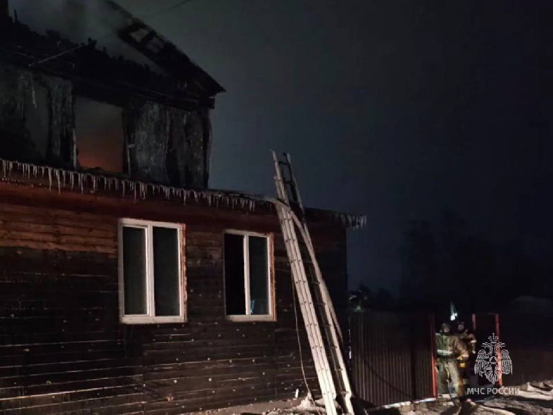 «Огонь заметили соседи»: в Чигирях в страшном пожаре едва не погибли люди - 2x2.su