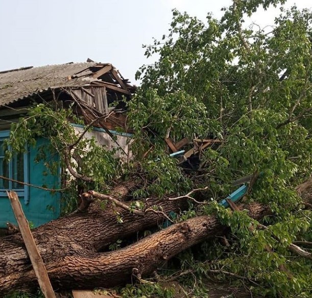 Молния в крышу дома ударила пожар