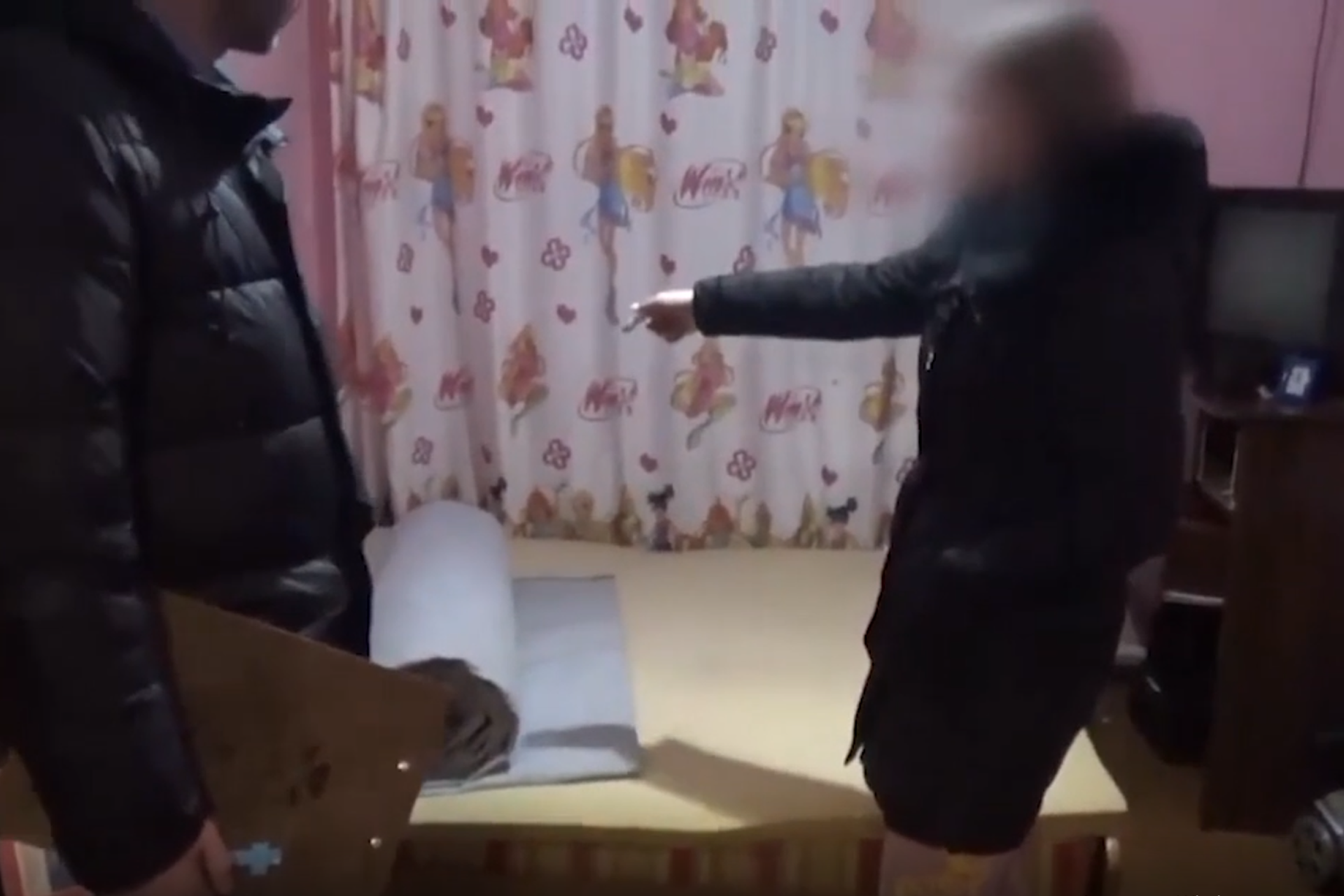 Омская школьница , заказавшая убийство своей семьи, наблюдала за трагедией из комнаты брата