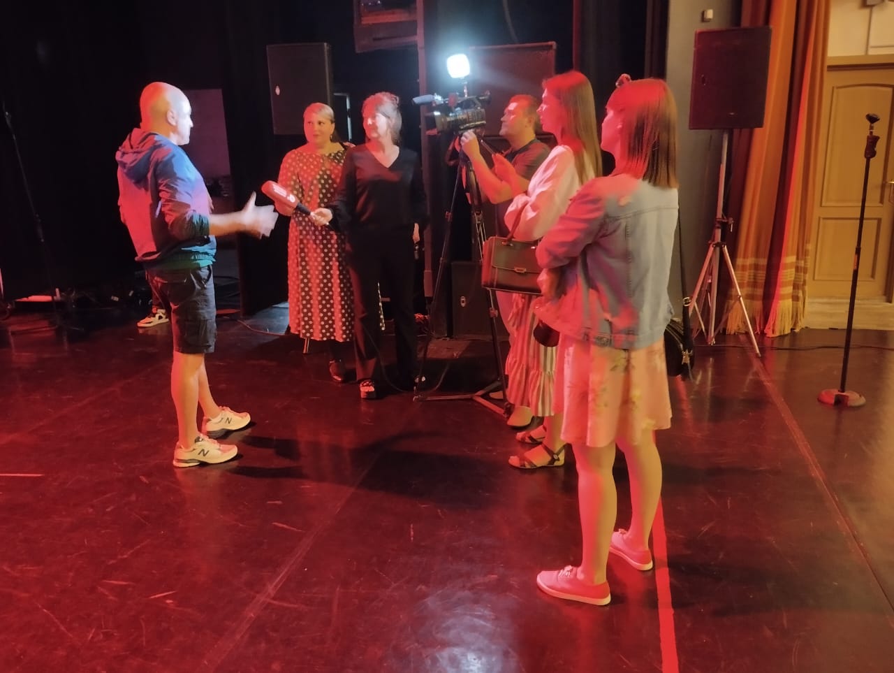 «Зал взорвался!»: перед жителями Благовещенска выступил хор Турецкого  - 2x2.su картинка 14