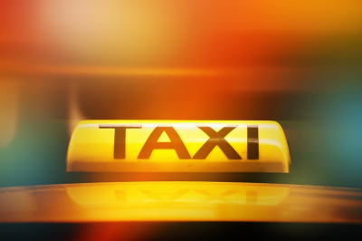 В Благовещенске пассажир отрубил топором ухо таксисту - 2x2.su