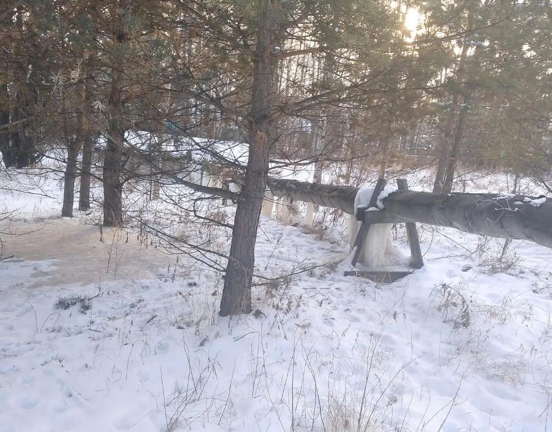 Жители Тындинского района жалуются на ветхую школу, в которой мёрзнут дети  - 2x2.su картинка 4