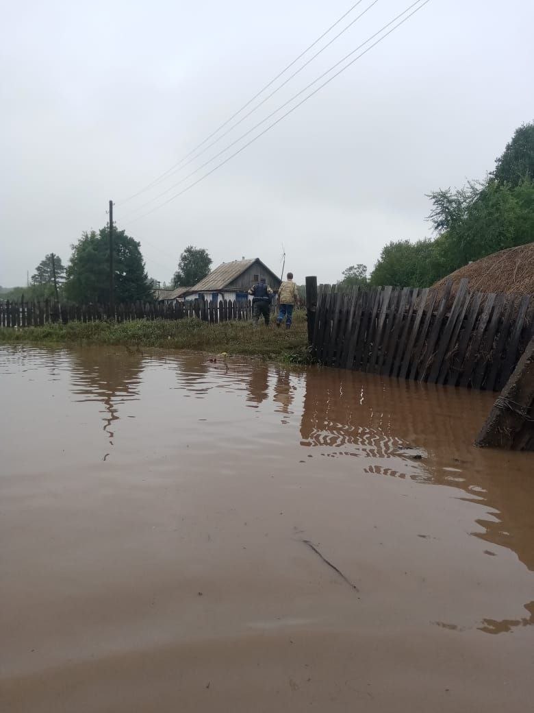 В сёлах Белогорского района вода зашла в дома и на приусадебные участки  - 2x2.su картинка 9