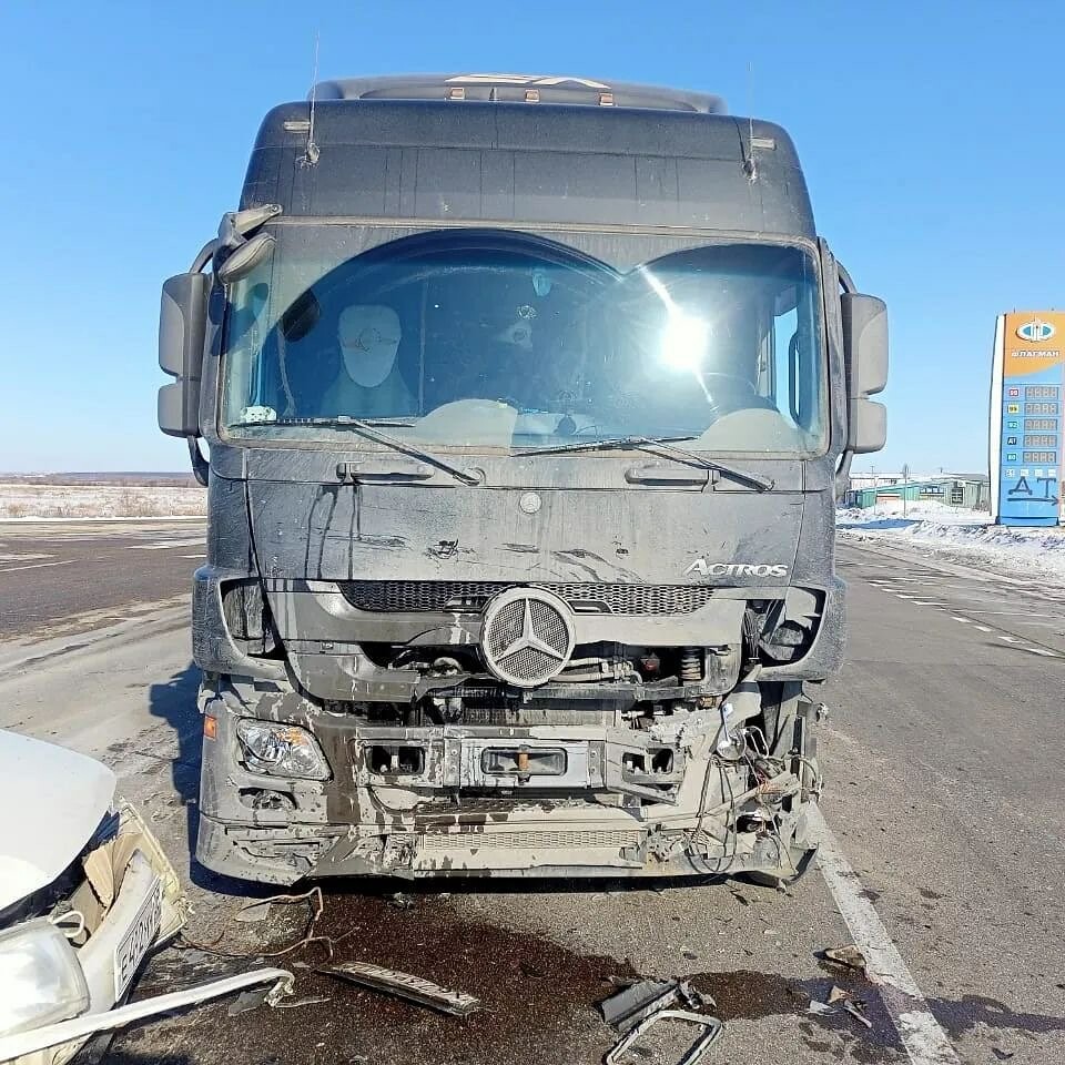 В Амурской области в страшном ДТП столкнулись фура и иномарка, погиб один человек - 2x2.su картинка 2