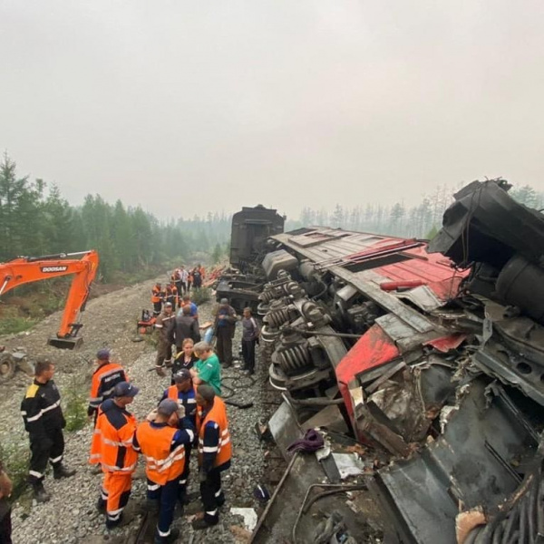 Амурские спасатели достали погибших на месте столкновения двух поездов - 2x2.su