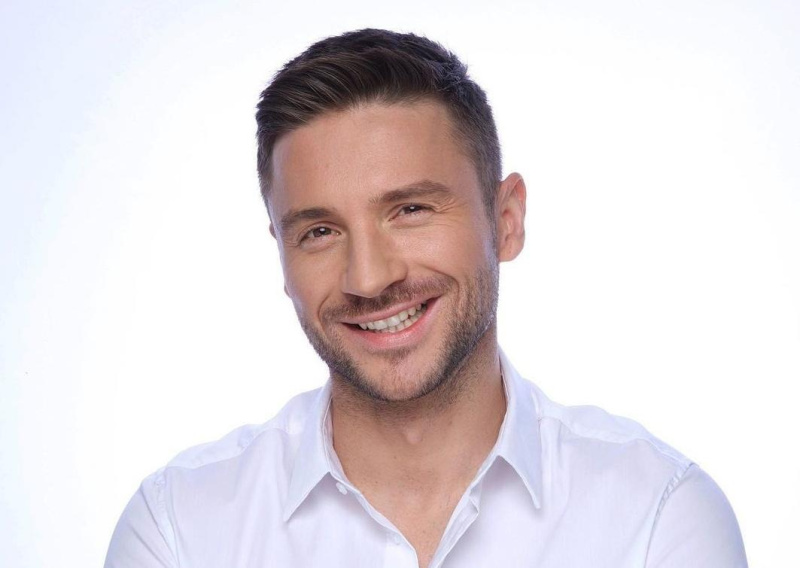 СМИ заявили об отъезде Сергея Лазарева из России, певец эмоционально прокомментировал этот слух - 2x2.su