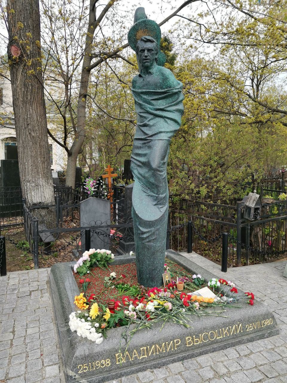 Опубликован список кладбищ Москвы, куда нужно сходить на экскурсию - 2x2.su картинка 7