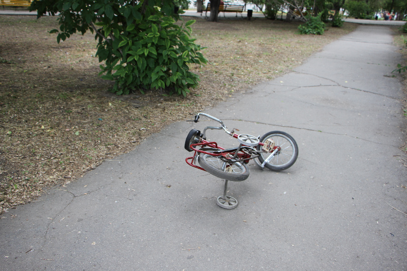 Амурчанин катал 3-летнего племянника на раме велосипеда, малышу зажевало ногу  - 2x2.su