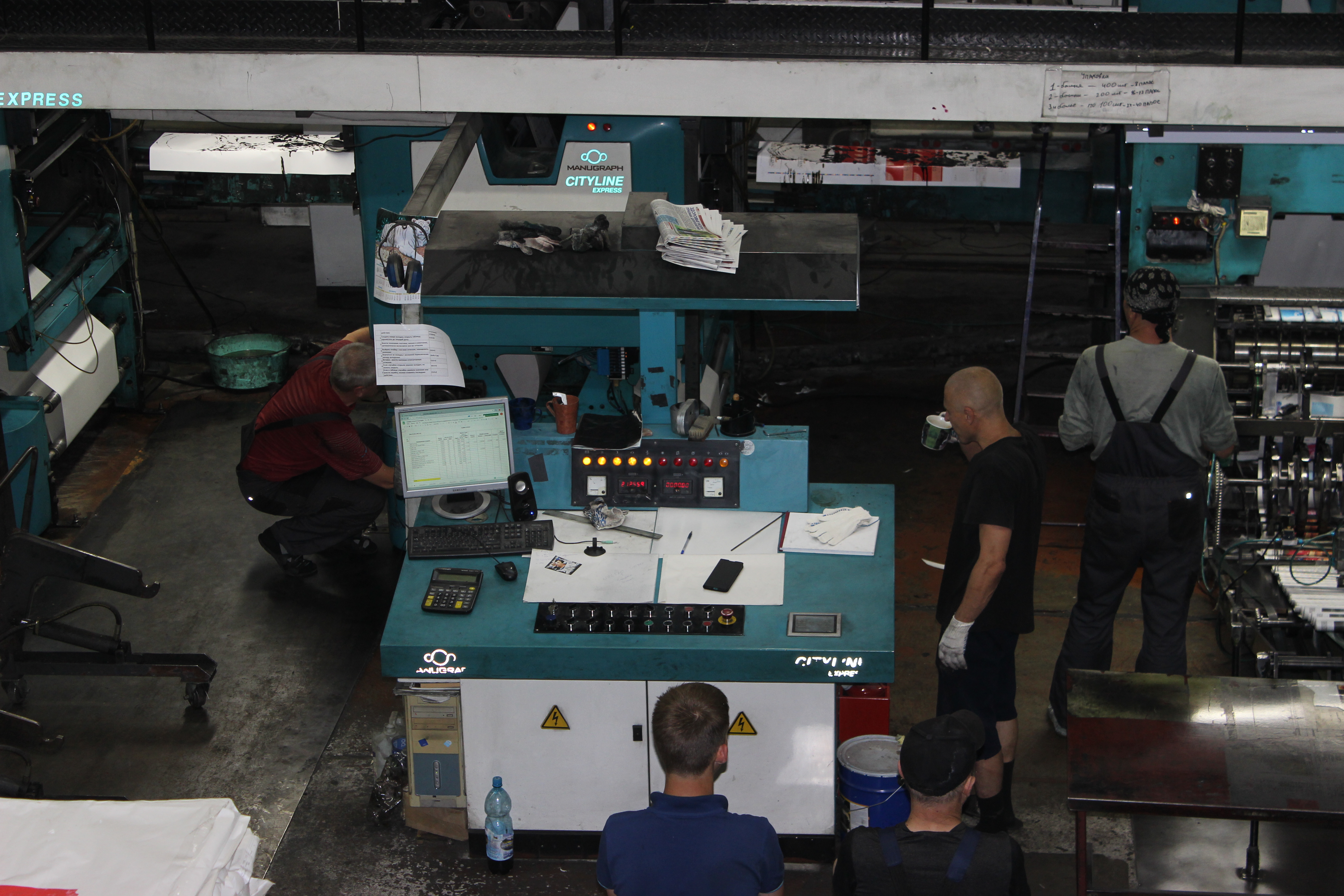 Типография изнутри: где и как печатают газеты, визитки, альбомы и книги для всего Приамурья - 2x2.su картинка 2