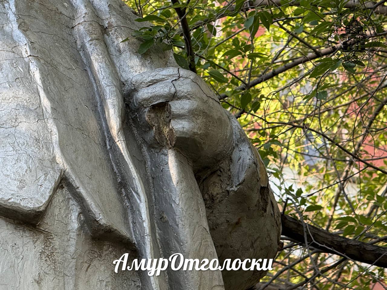 Благовещенцы жалуются на состояние памятника Ленину на ул. Горького - 2x2.su картинка 4