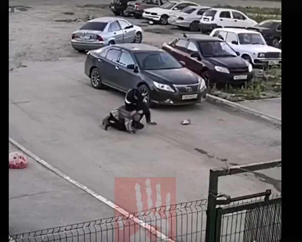 В Челябинске парень избил пенсионера из-за замечания