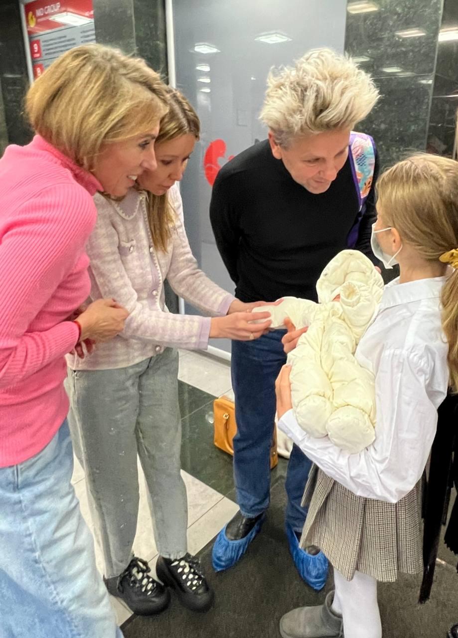 54-летняя Светлана Бондарчук полгода скрывала рождение своего третьего ребёнка - 2x2.su картинка 4