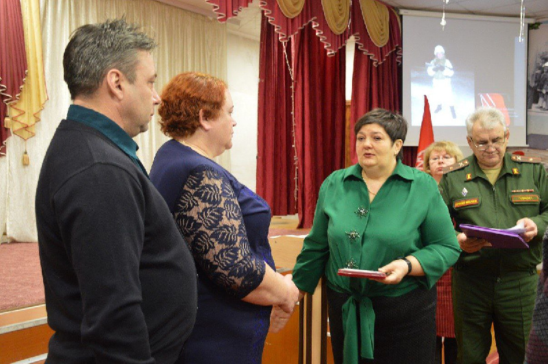 Родителям погибшего на Украине амурчанина вручили орден Мужества