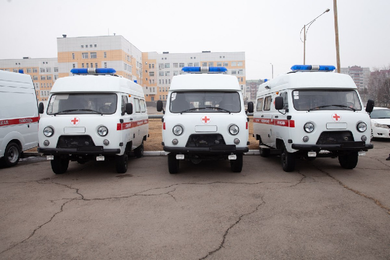 Амурским больницам передали 11 новых машин скорой и неотложной медпомощи