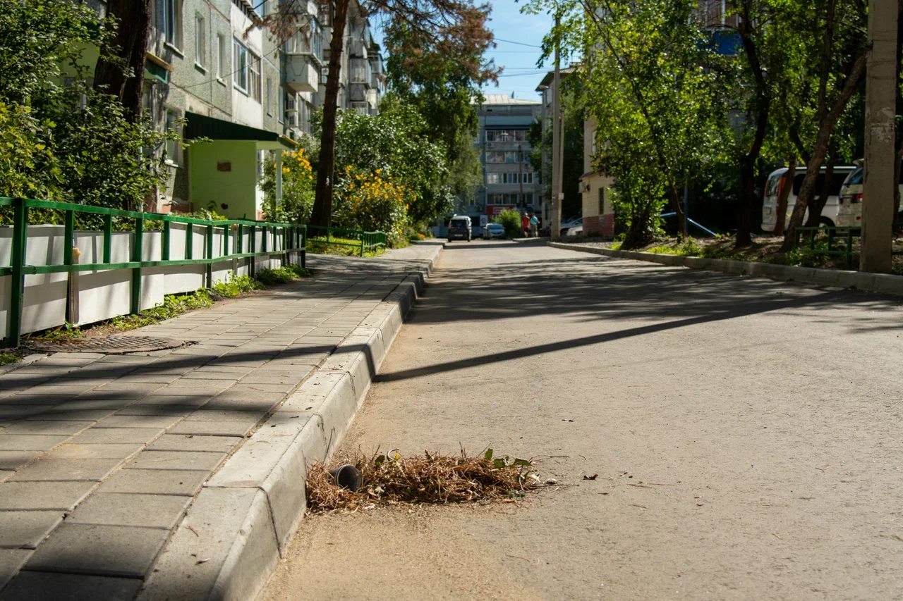 Благодаря нацпроекту «Жильё и городская среда» в Благовещенске уже обновили шесть дворов - 2x2.su картинка 3