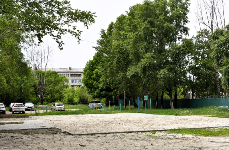В Райчихинске продолжают ремонтировать дворы в рамках госпрограммы