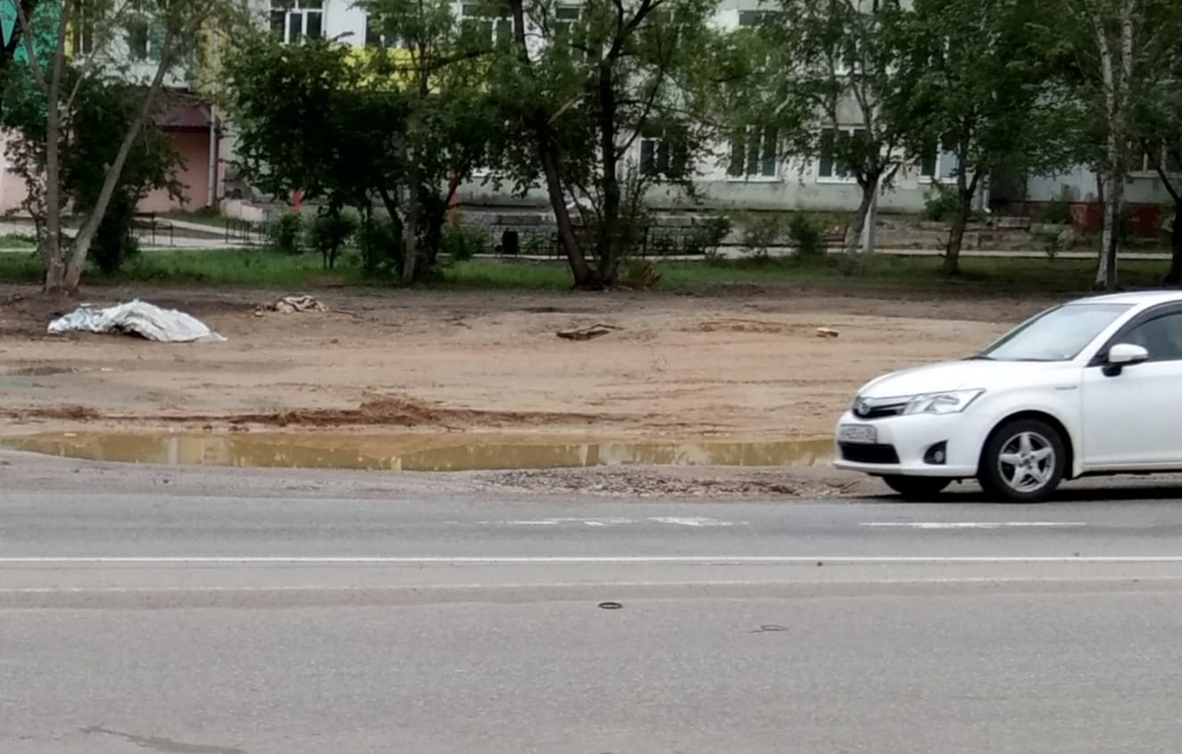 Из-за сильного ливня в Благовещенске просел грунт, а дороги оказались под водой - 2x2.su картинка 6