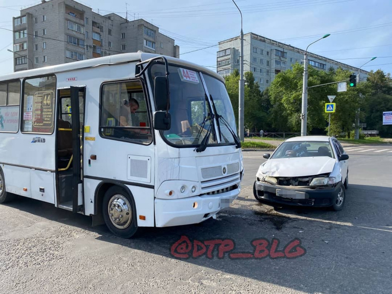 В Благовещенске произошло сразу 2 ДТП с автобусами - 2x2.su