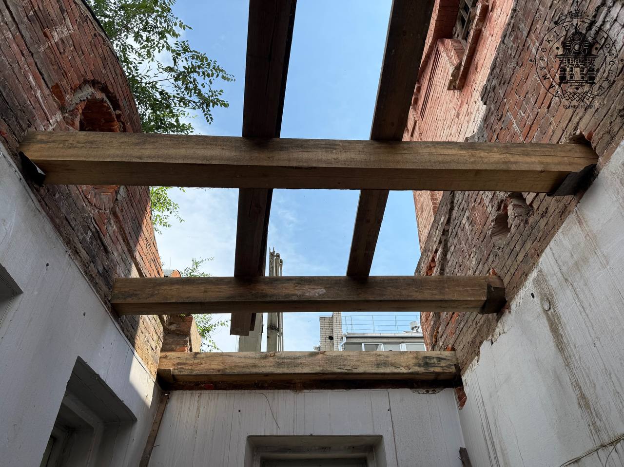 Как идет ремонт на пожарной каланче Благовещенска: фоторепортаж - 2x2.su картинка 4