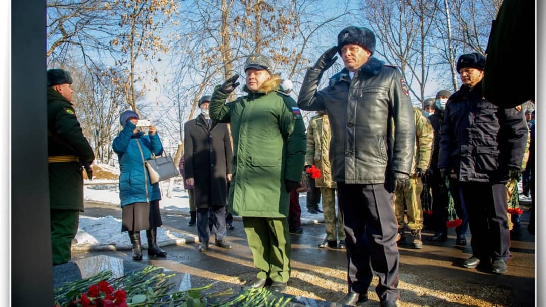 В Свободном открыли памятник герою России Ивану Маслову - 2x2.su картинка 4