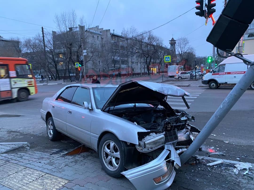 Снова такси: в Благовещенске произошло 2 жёстких ДТП с пострадавшими - 2x2.su картинка 3